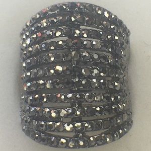 NWT. Fashion Cocktail Ring